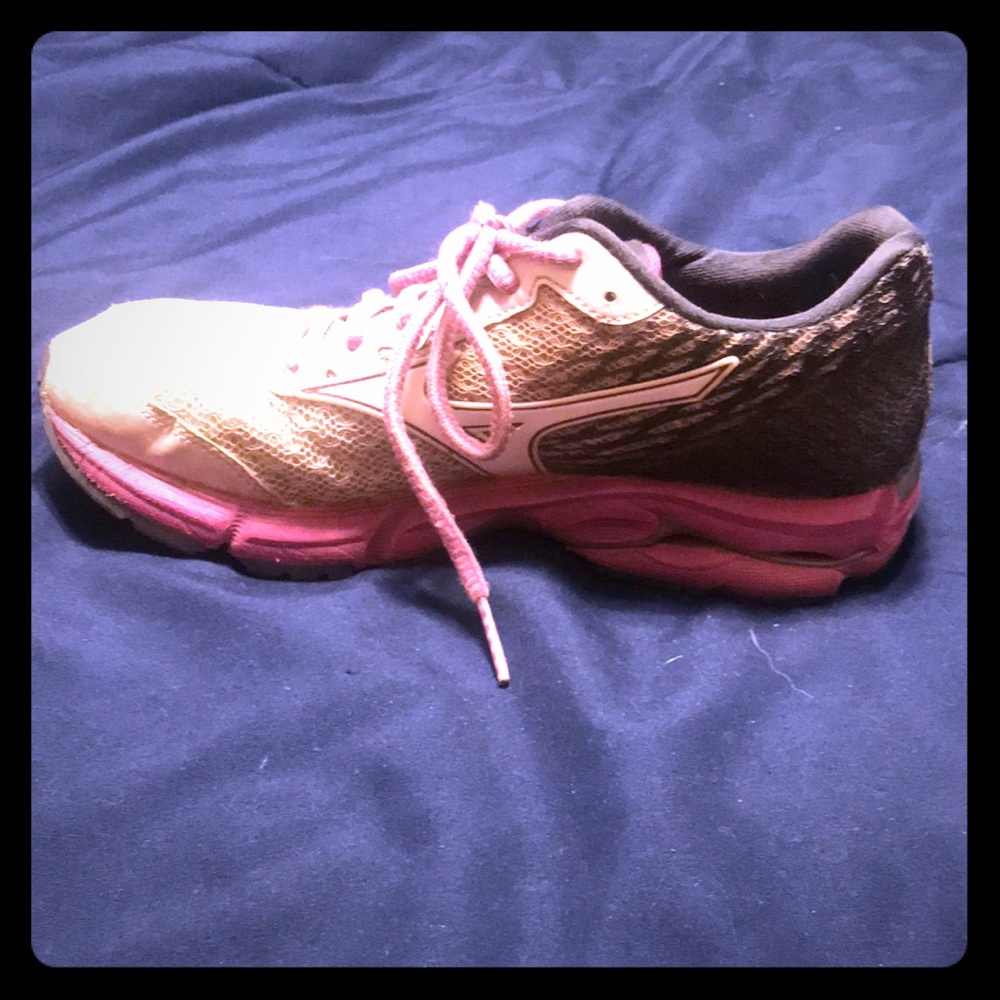 Women’s mizuno running shoes